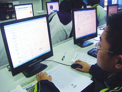 网上考试后考生查询老师是否批阅主观题